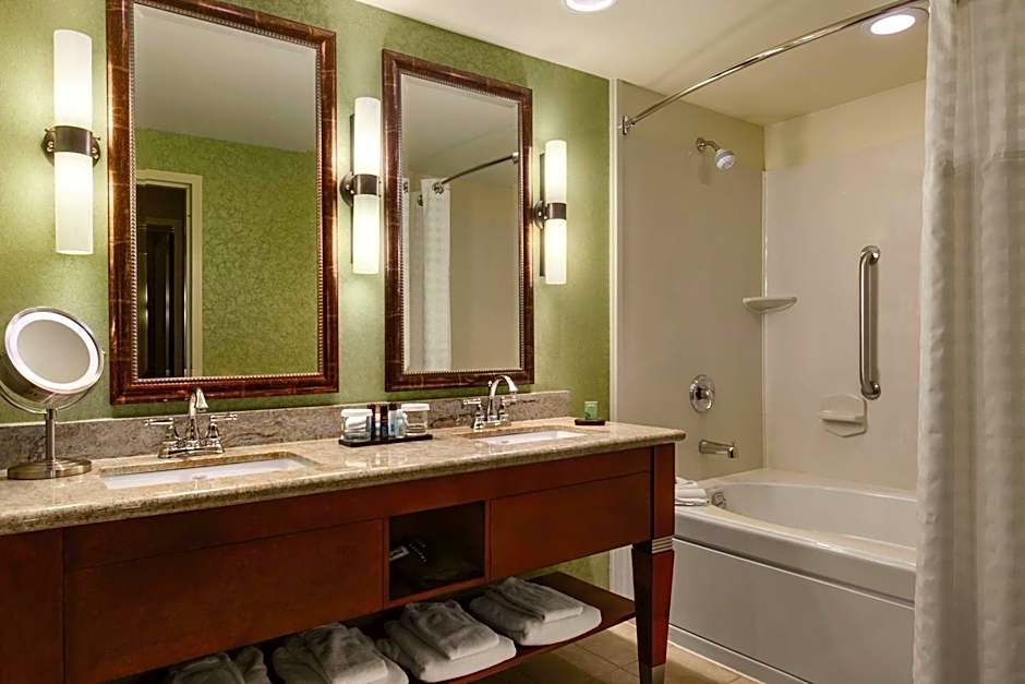 Embassy Suites By Hilton Omaha-La Vista Hotel & Conference Center