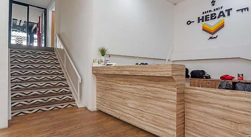 RedDoorz Premium @ Hotel Hebat