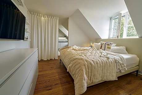 Superior Studio with Kingsize-Bed, Kitchen and Bathtub