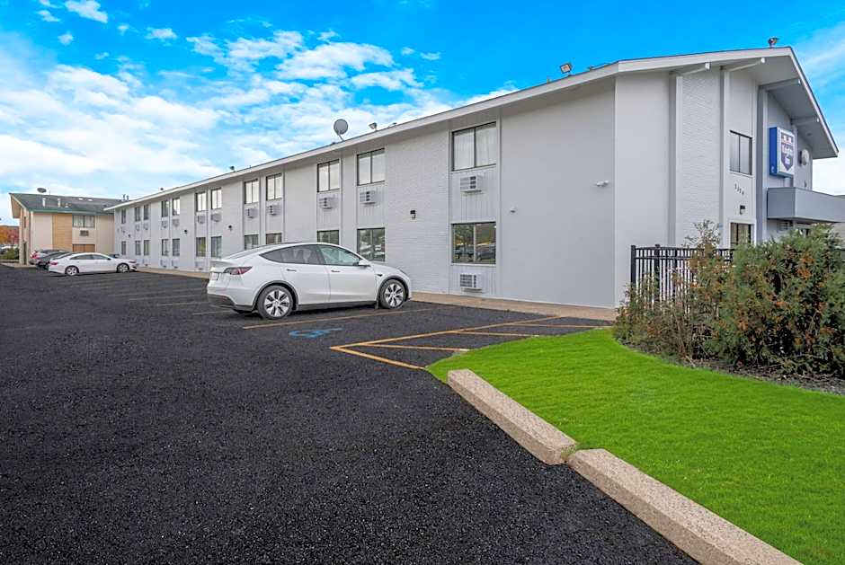 Knights Inn Grand Rapids East