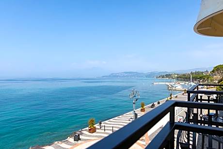 La Vista Postcard Hotel