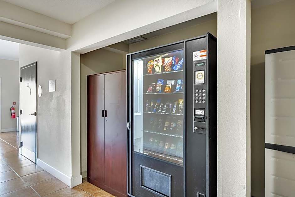 Motel 6-Hinesville, GA