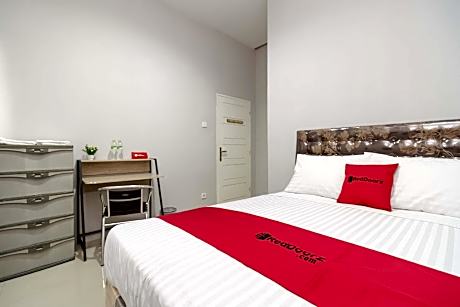 RedDoorz @ Jalan Demang Lebar Raya Palembang