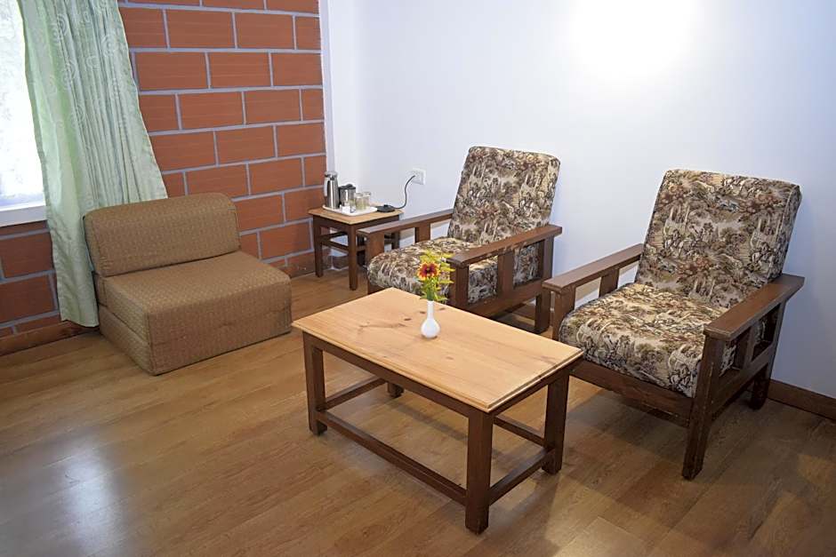 Altius Nest Hotel
