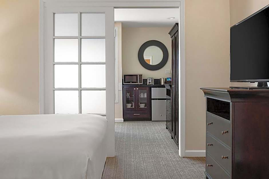 Peacock Suites