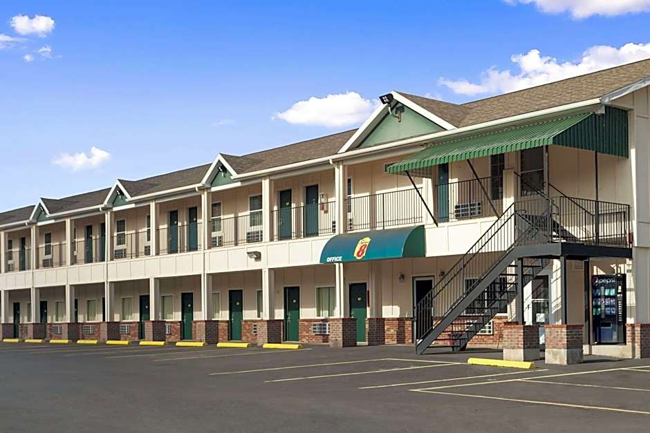 Super 8 by Wyndham Mifflinville Near Bloomsburg