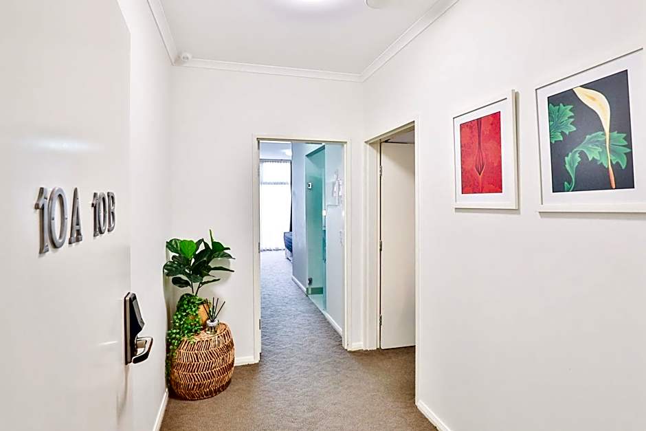 Indulge Apartments - Ontario