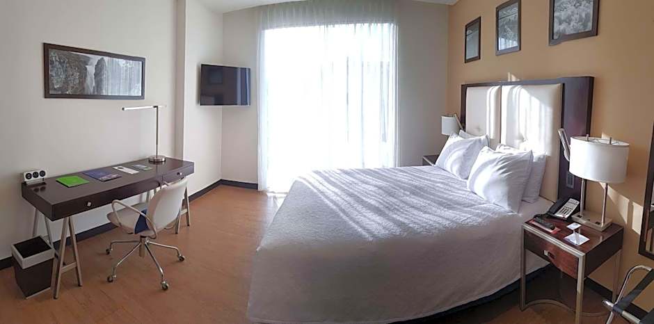 Hampton Inn By Hilton Santa Cruz Equipetrol