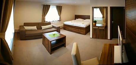 Deluxe Double Room with Extra Bed