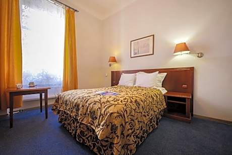 Red Carpet Hostel
