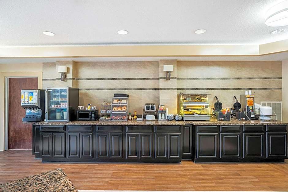 La Quinta Inn & Suites by Wyndham Hot Springs