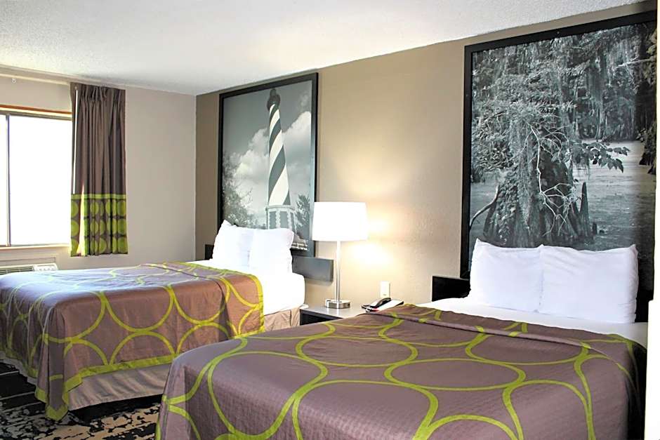 Super 8 by Wyndham Greensboro/Coliseum/Conv.