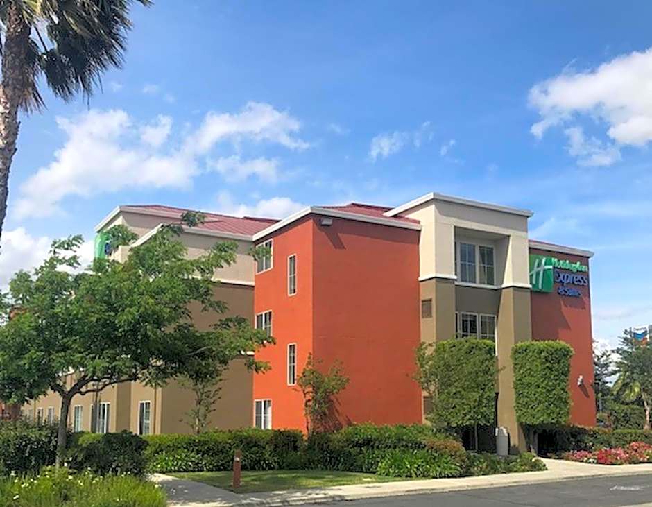Holiday Inn Express & Suites Tracy By IHG