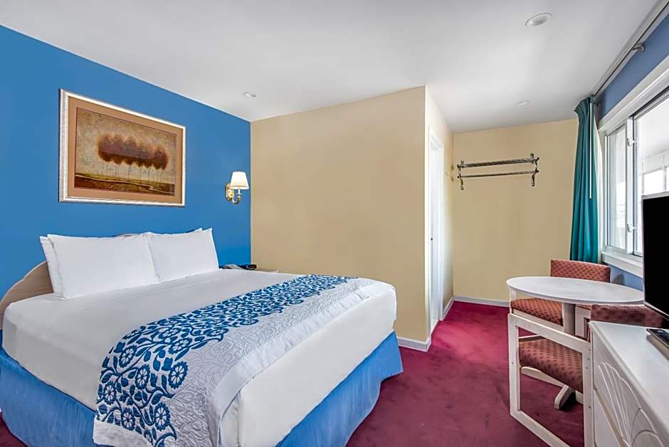 Days Inn by Wyndham Hicksville Long Island
