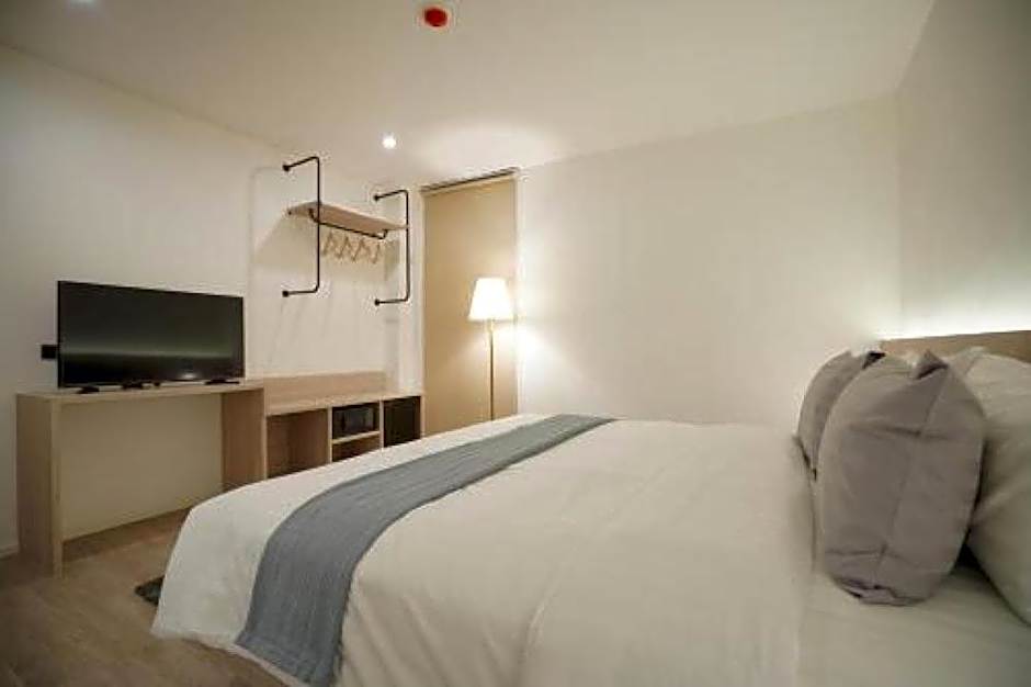 E11 Hotel - BTS Punnawithi