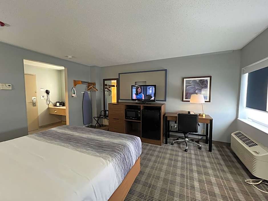 AmericInn by Wyndham Glendale/Milwaukee