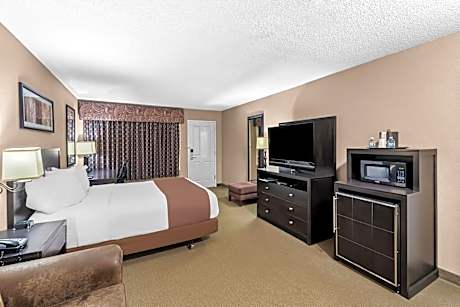 Queen Room with Sofa Bed and Walk-In Shower - Disability Access/Non-Smoking