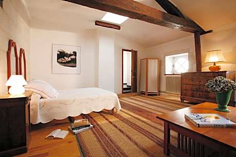 La Porte Rouge - The Red Door Inn