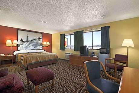1 King Bed Studio Suite Non-Smoking