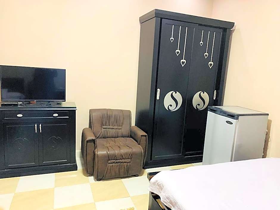 Solitaire Plaza Hotel-Ismailia Train Station