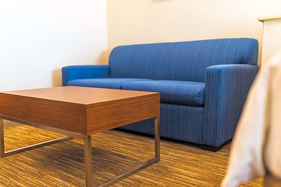 Holiday Inn Express & Suites Davis - University Area By IHG