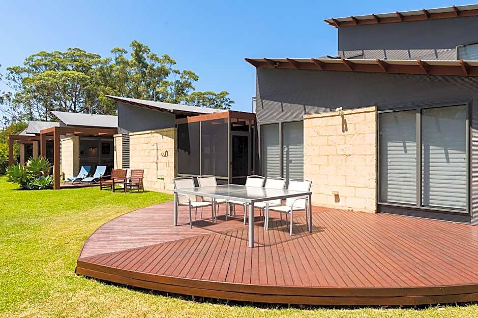 By the Beach B&B Self Contained Apartments