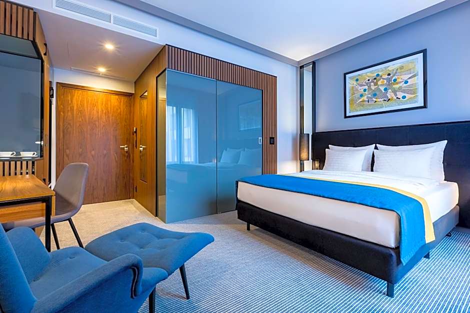 Grand Ascot Hotel