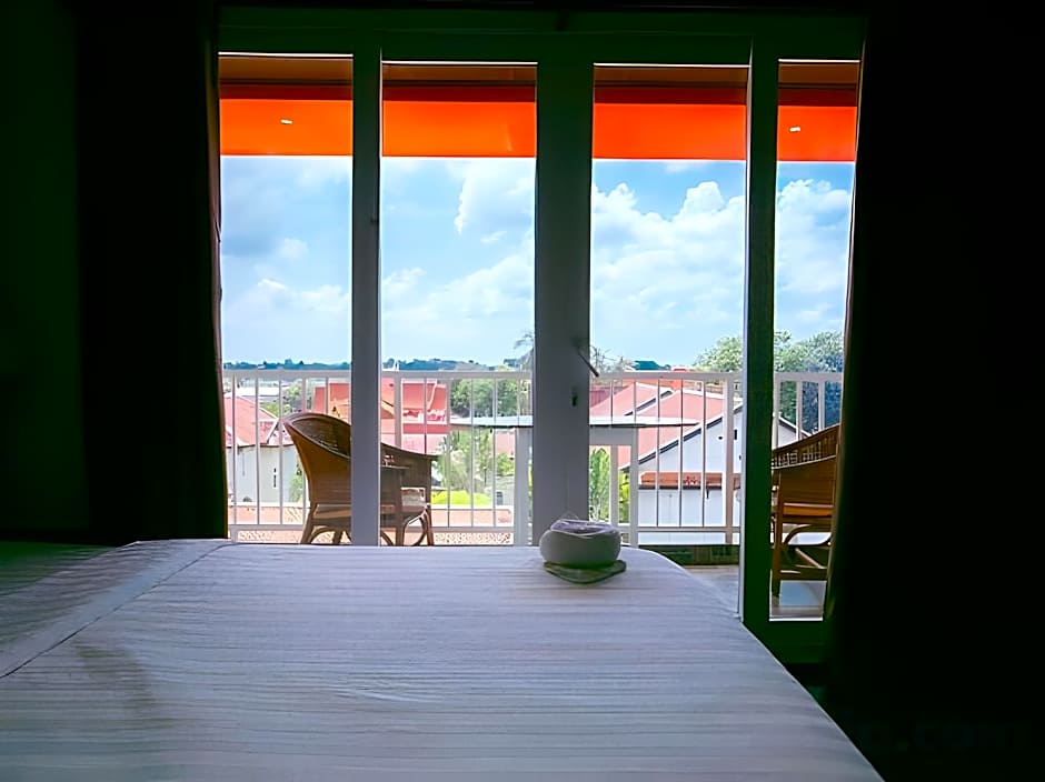 Ruby Riverside Hotel & Hostel