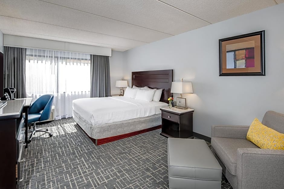 Crowne Plaza Hotel Milwaukee South, an IHG Hotel