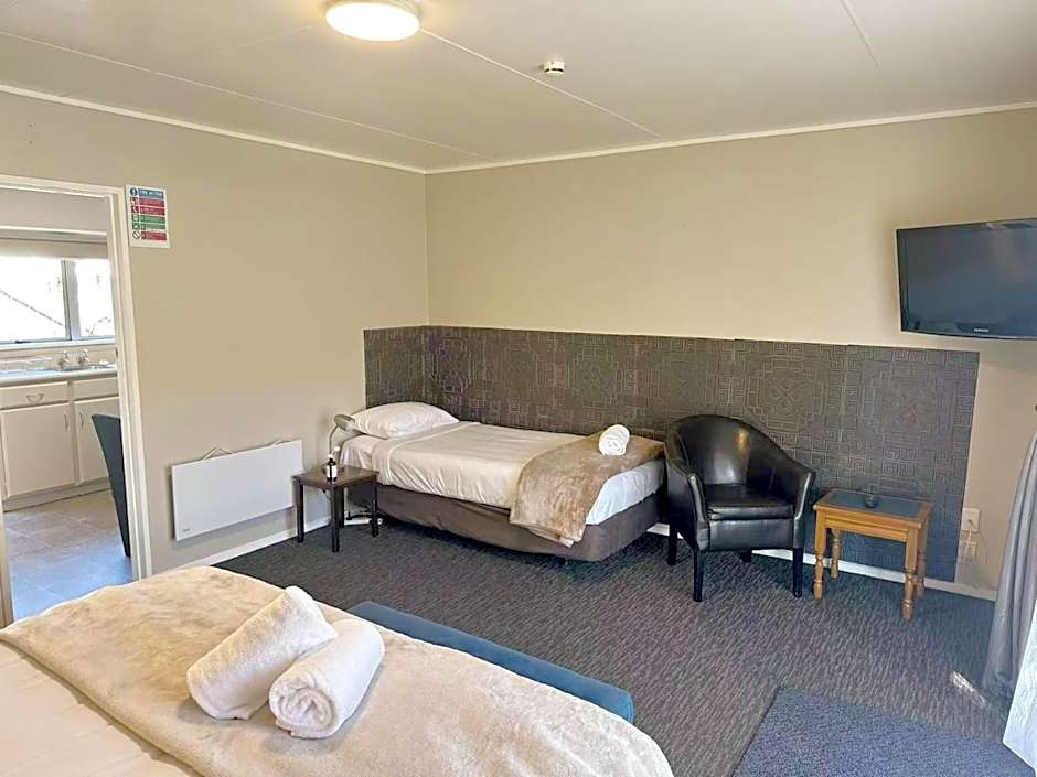 Castles Motel & Driftwood Motel