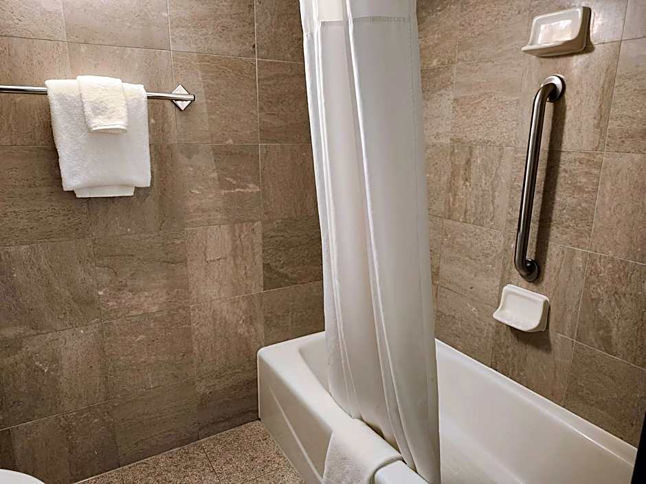 Heritage Inn & Suites St. Louis/Fenton, Trademark by Wyndham