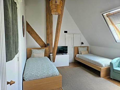 Twin Room with Shower