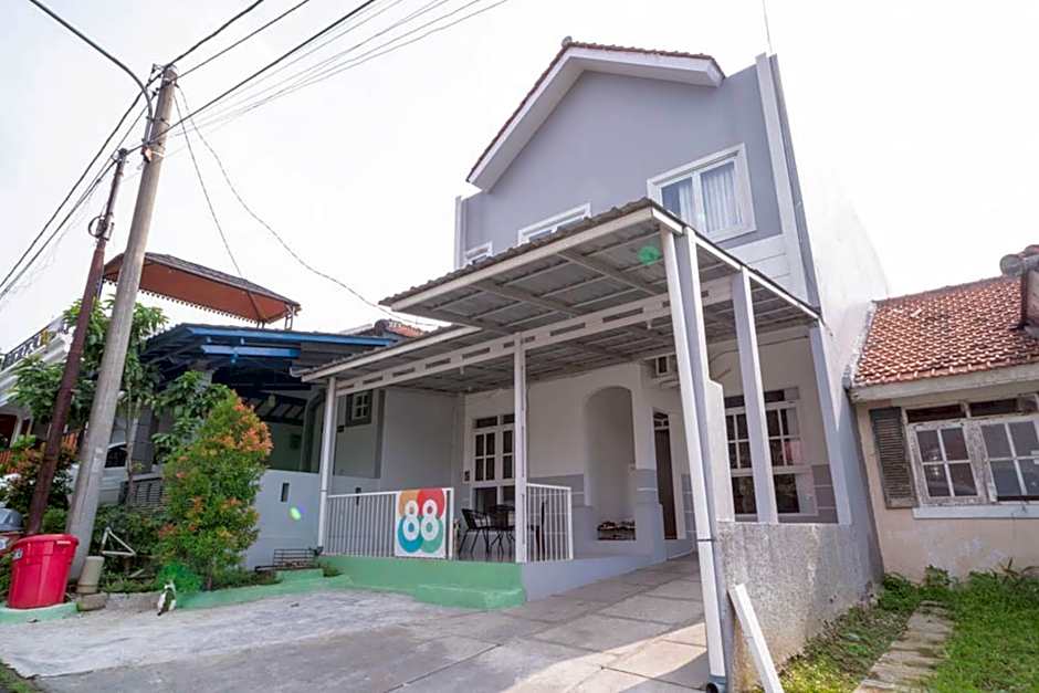 Nina House near Taman Budaya Sentul RedPartner