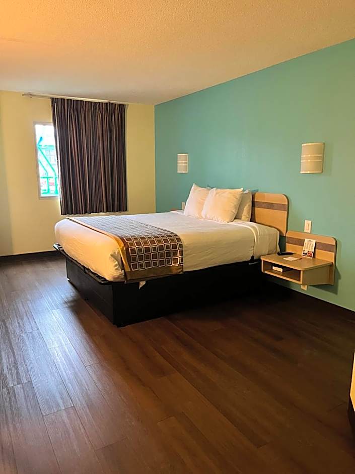 Howard Johnson by Wyndham Clarksville Tennessee