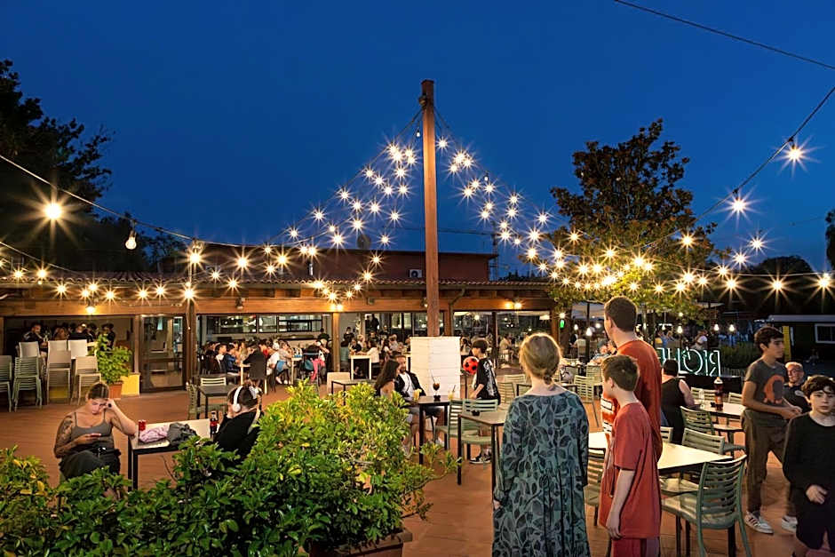 Roma Camping in Town