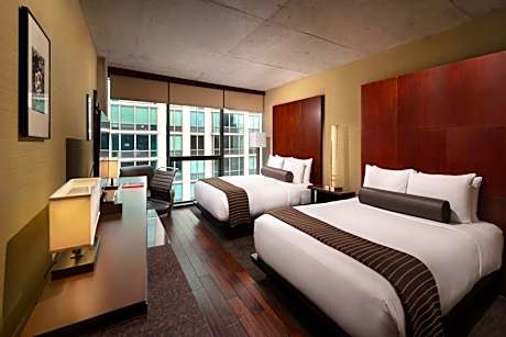 Deluxe room with two double beds (1 adult)