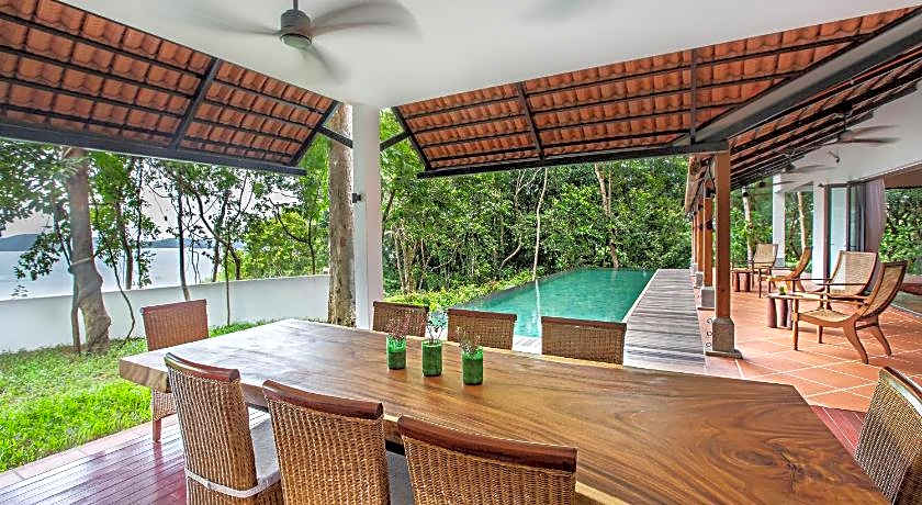 Ambong Pool Villas - Private Pool