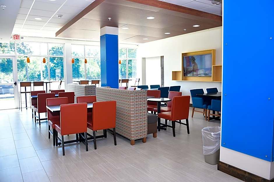 Holiday Inn Express & Suites Bensenville - OHare By IHG