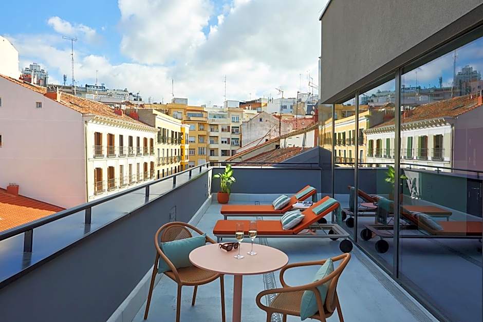 The Social Hub Madrid - Terraza solarium con vista a Madrid