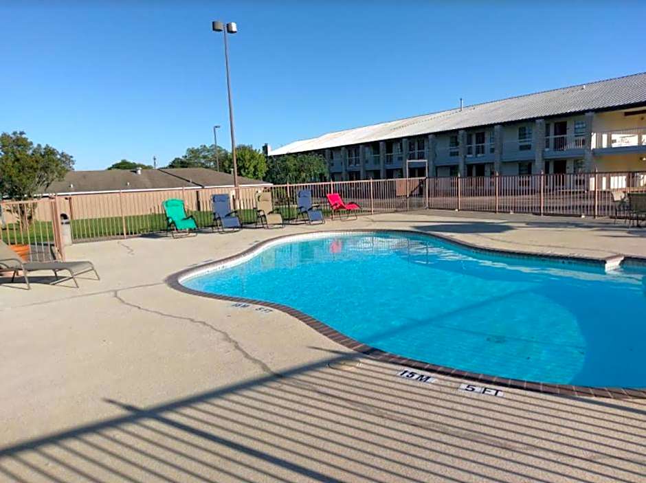 Windcrest Inn and Suites