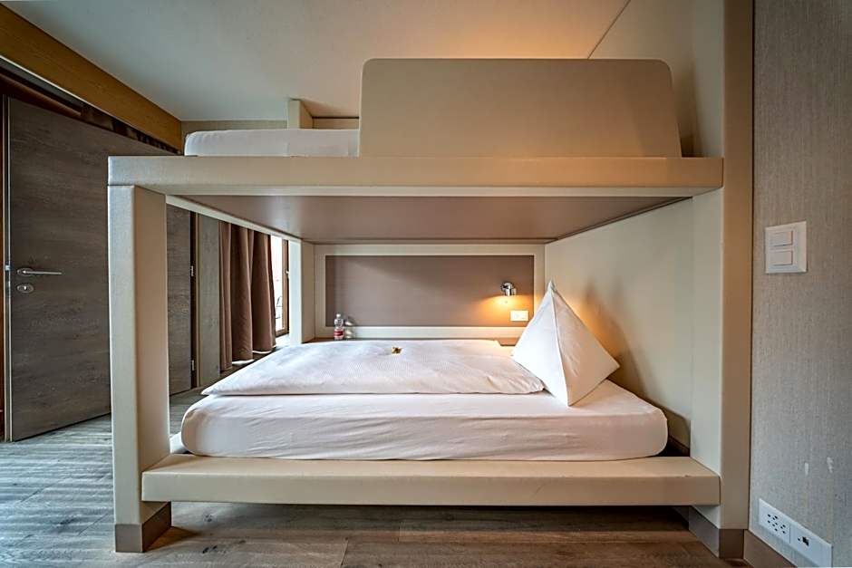 Photo 1 of 4 of Single Room