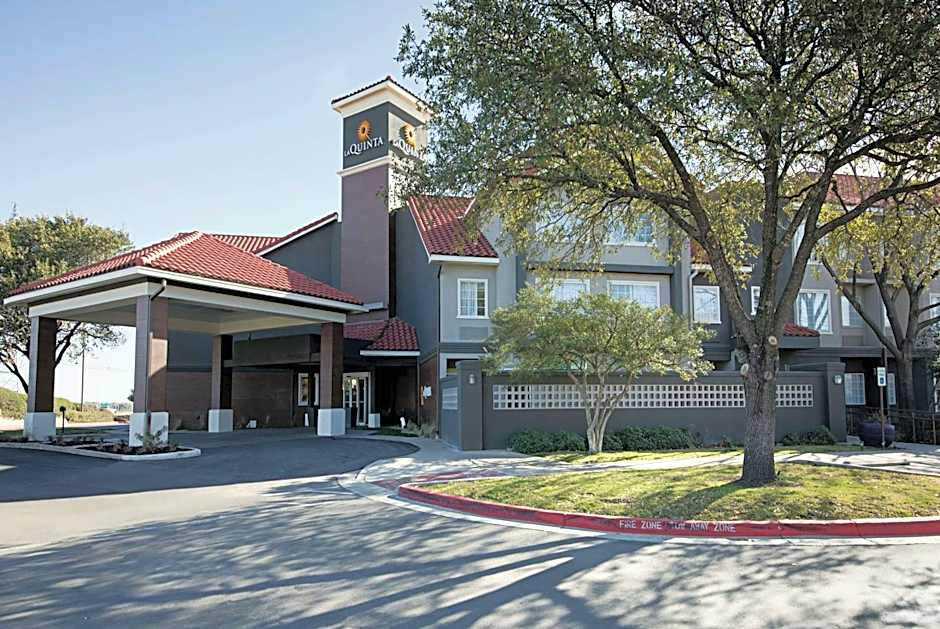 La Quinta Inn & Suites by Wyndham Austin at The Domain