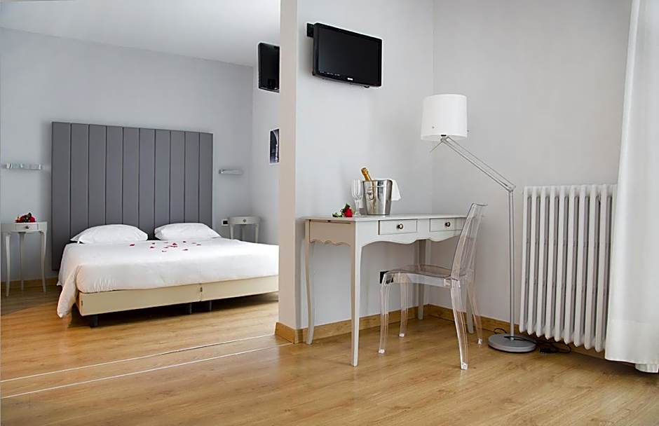 Photo 1 of 2 of Quadruple Room