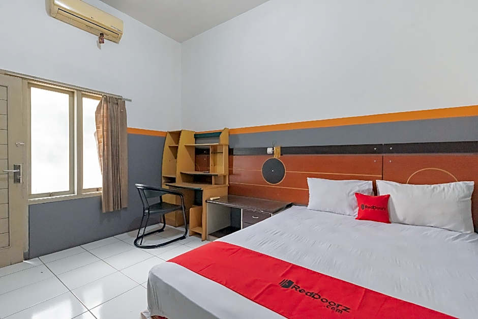 RedDoorz @ Merdeka Street Garut