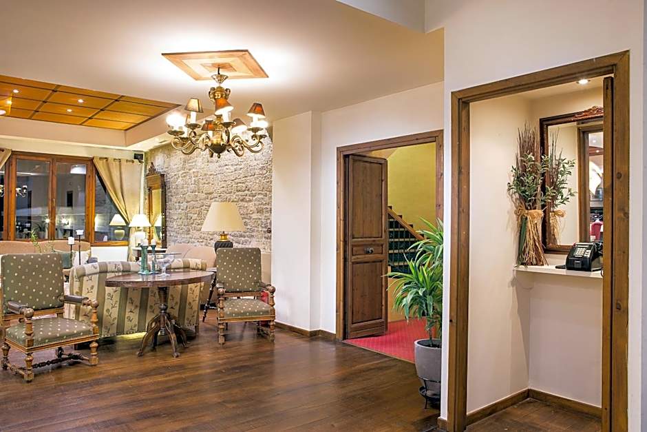 Country Club Hotel & Suites