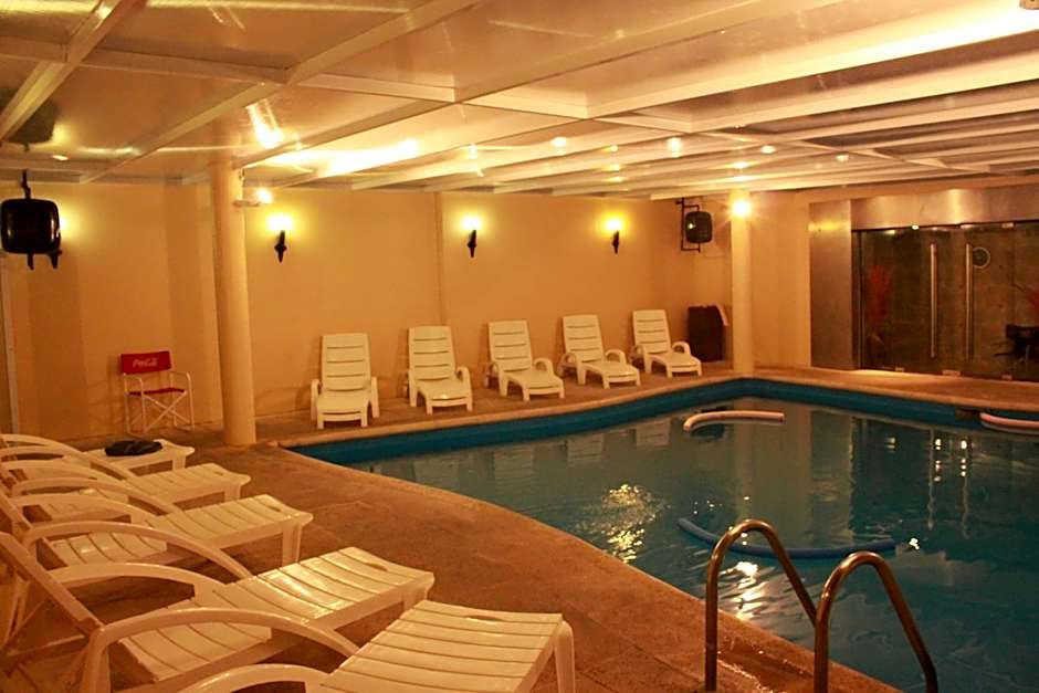 Howard Johnson by Wyndham San Pedro