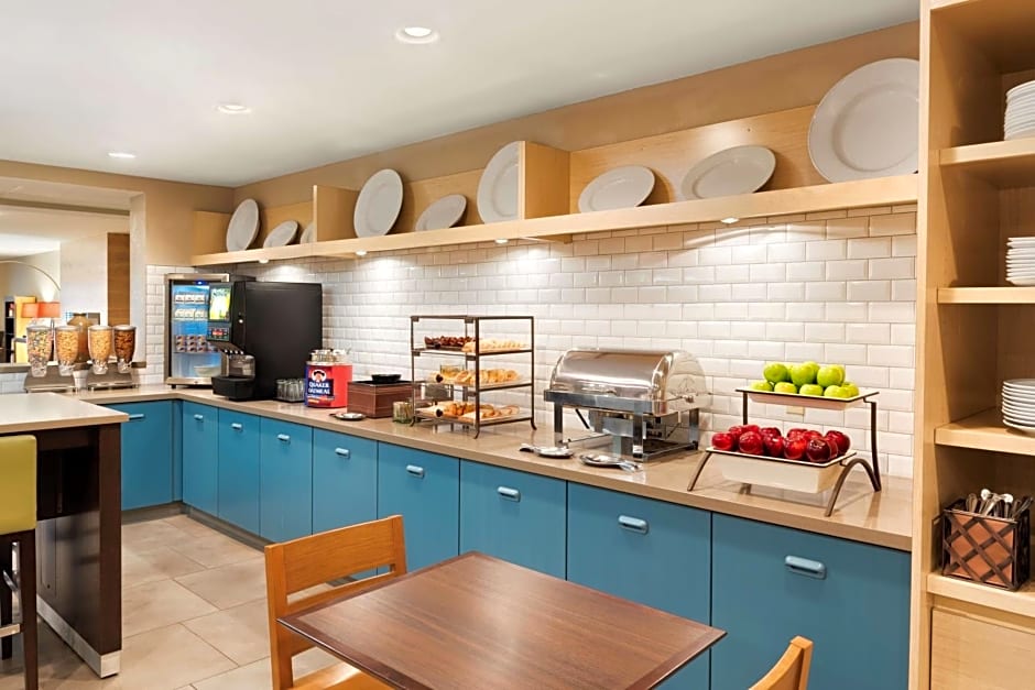 Country Inn & Suites by Radisson, Cedar Rapids Airport, IA