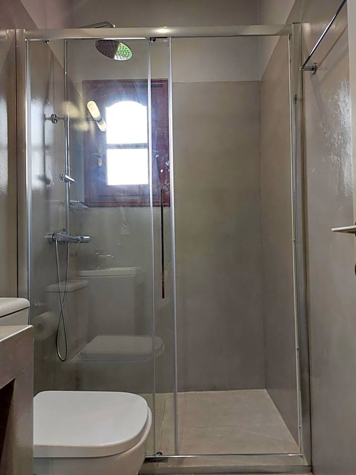 Mary's Studios & Apartment