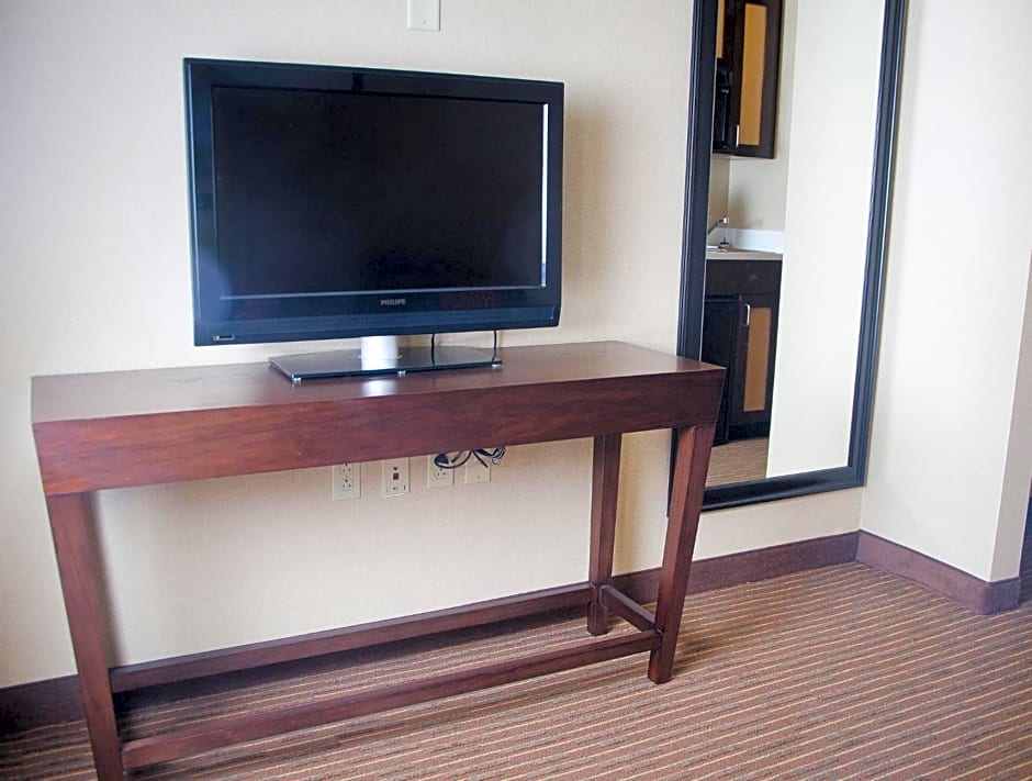 Holiday Inn Express Hotel & Suites Watertown - Thousand Islands By IHG