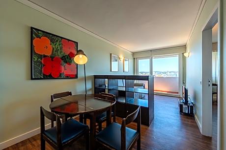 One-Bedroom Apartment with City View (3 Adults)